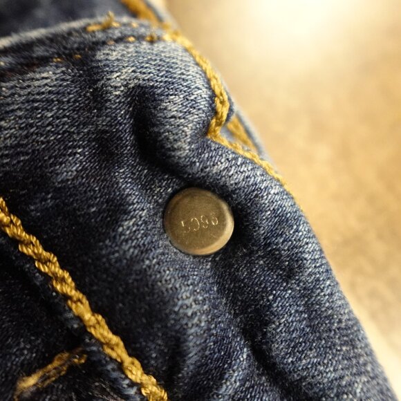 Levi’s High Rise Denim Cutoff Shorts Women’s 33 Blue Raw Hem Distressed 2.5” - Picture 8 of 10